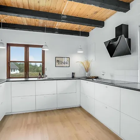 Dom wakacyjny Hvide Sande With A Fireplace 6